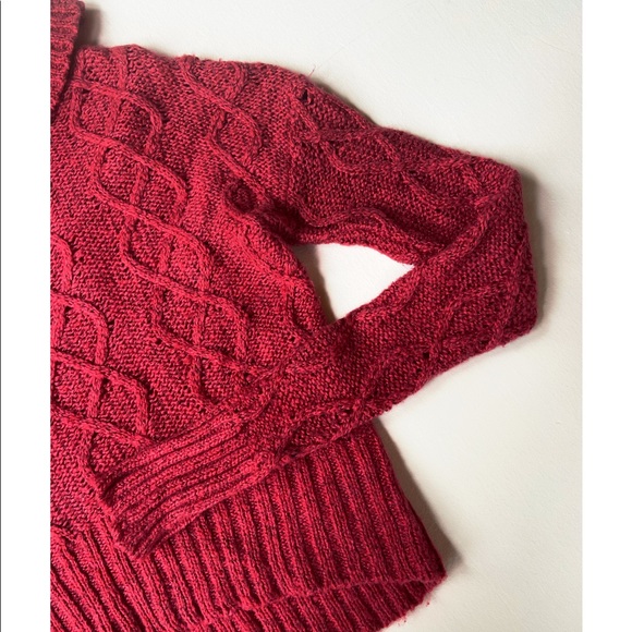 URBAN OUTFITTERS SWEATER - Picture 2 of 2